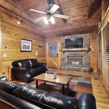 Private Smoky Mountain Luxury Log Home With 2 Fireplaces, Hot Tub & Community Pool Sevierville Kültér fotó