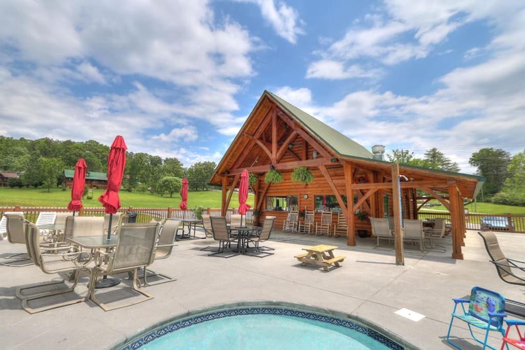 Private Smoky Mountain Luxury Log Home With 2 Fireplaces, Hot Tub & Community Pool Sevierville Kültér fotó