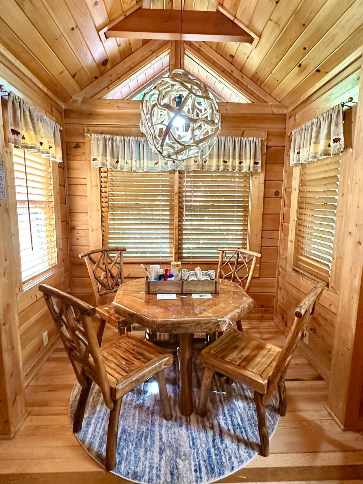 Private Smoky Mountain Luxury Log Home With 2 Fireplaces, Hot Tub & Community Pool Sevierville Kültér fotó